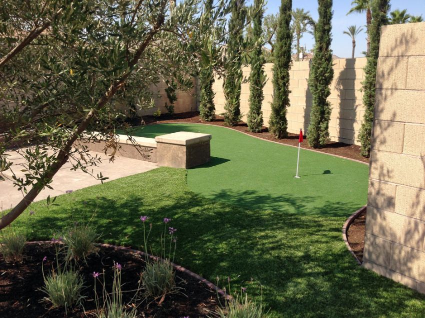 Landscaped Putting Green