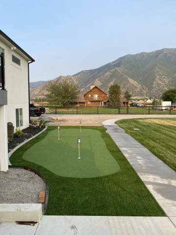 artificial putting green near house